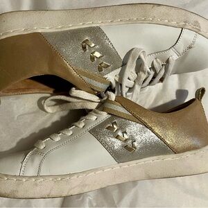 Women’s white sneakers